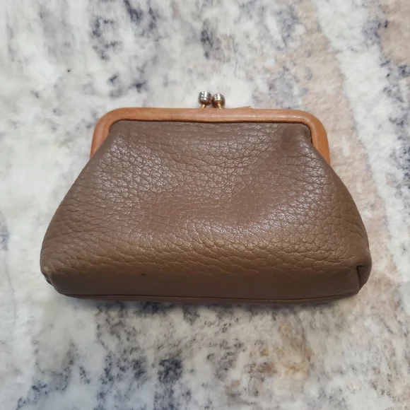 Rare Vintage Dooney & Bourke All Weather Leather Taupe KissLock Coin Purse/Pouch - Picture 3 of 10
